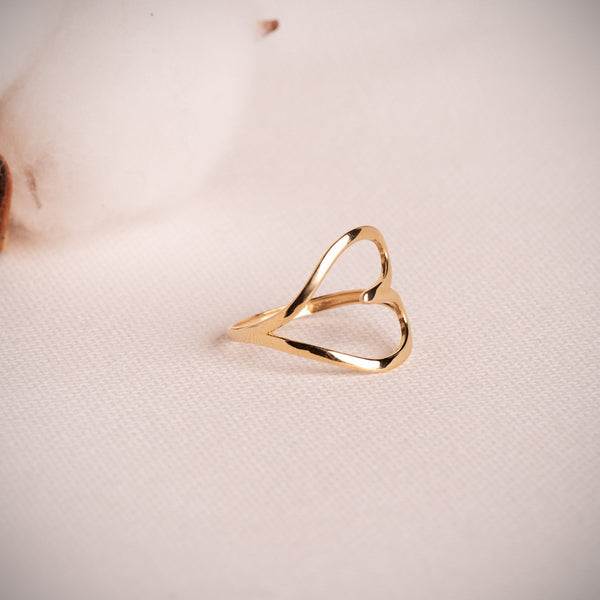 Wavy Heart Silhouette Ring