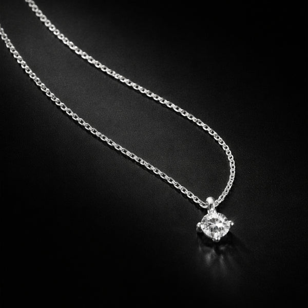 COLGANTE CON DIAMANTE GARRAS ROMBO 0.20 QUILATES PUNTO DE LUZ