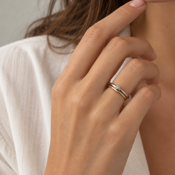 ANILLO BICOLOR CON DIAMANTE BRILLANTE