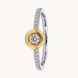 ANILLO BICOLOR CON DIAMANTE CENTRAL EN CHATON Y DIAMANTES LATERALES