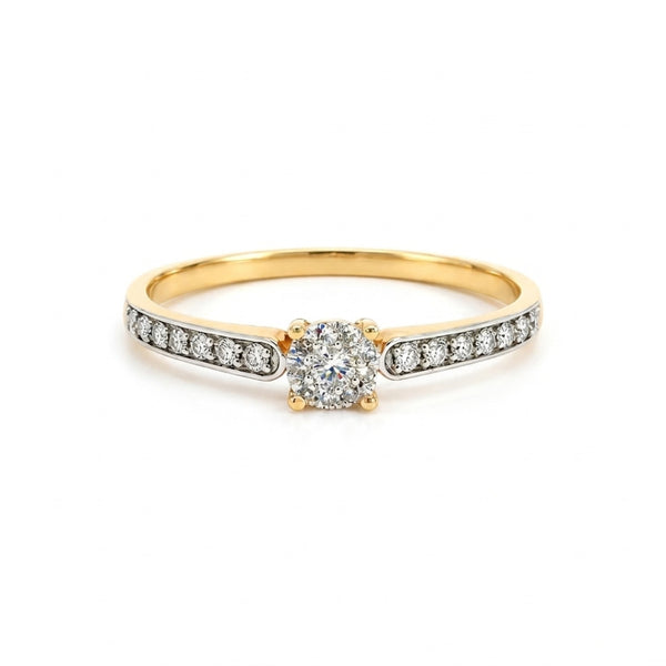 ANILLO BICOLOR CON DIAMANTE CENTRAL EN GARRAS Y DIAMANTES LATERALES