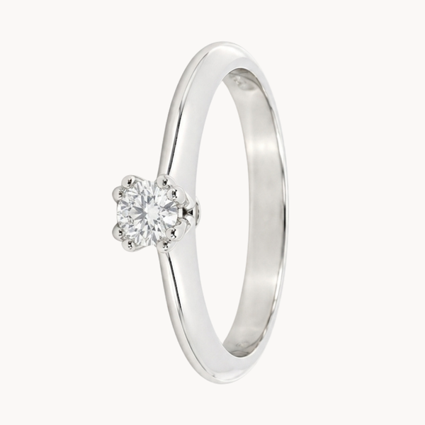 PRINCESS-CUT SOLITAIRE RING WITH PRONGS