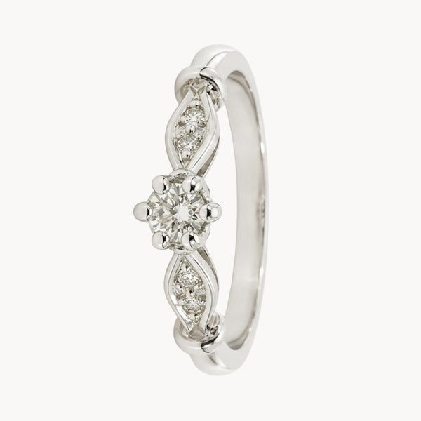 ANILLO SOLITARIO VINTAGE DIAMANTE Y DIAMANTES LATERALES