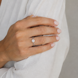 ANILLO DOBLE CARRIL CON HALO DE DIAMANTES