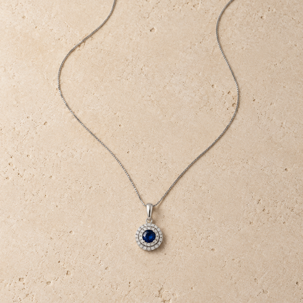 COLGANTE ZAFIRO CON DOBLE ORLA DE DIAMANTES