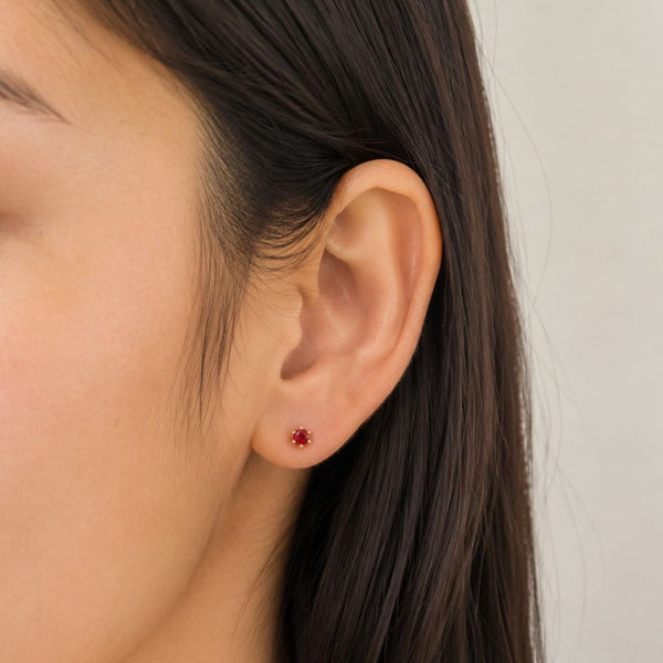 PENDIENTES CIRCONITAS ROJAS LEIA
