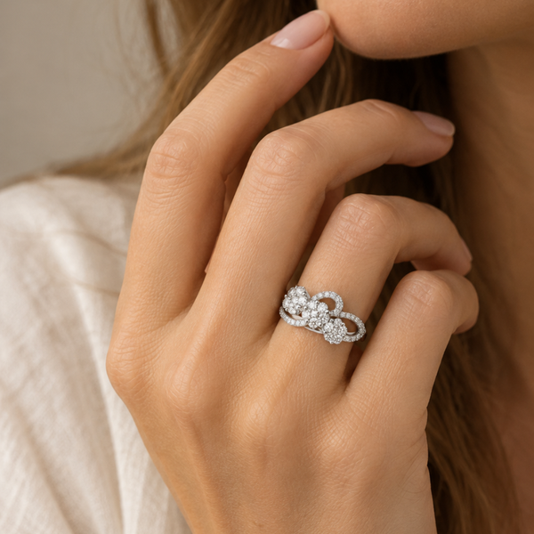 ANILLO DIAMANTES EN TRIPLE FLOR
