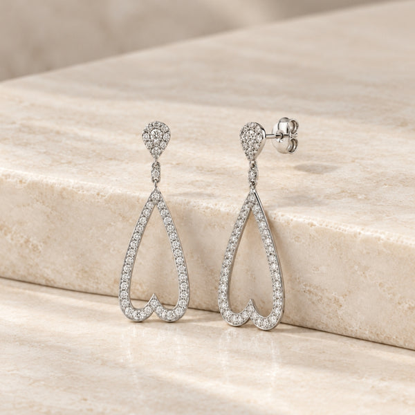 PENDIENTES LARGOS SILUETA CORAZON CON DIAMANTES