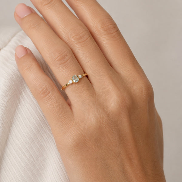 ANILLO AGUAMARINA OVAL CENTRAL Y CIRCONITAS
