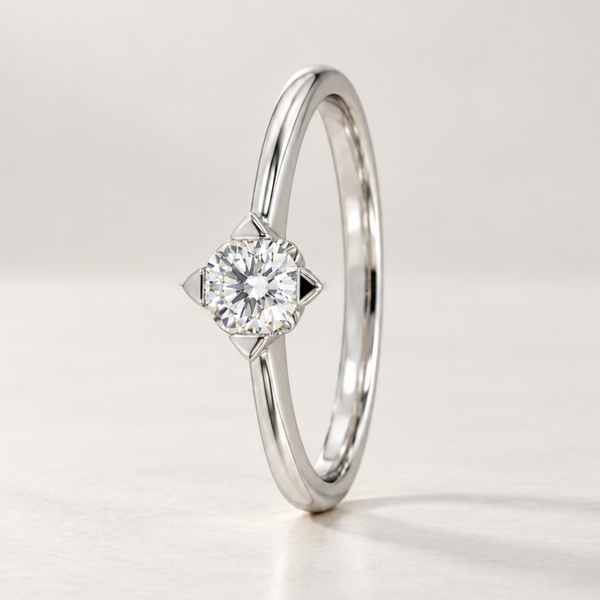 ANILLO SOLITARIO CON GARRAS TRIANGULARES