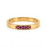 ANILLO TIPO ALIANZA CON ZAFIROS ROSAS