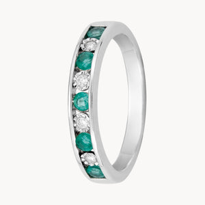 ANILLO MEDIA ALIANZA ESMERALDAS Y DIAMANTES ENGASTE EN CANAL