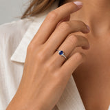 ANILLO ZAFIRO OVAL CON DIAMANTES EN LINEA