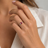 ANILLO RUBI OVAL CON DIAMANTES EN LINEA