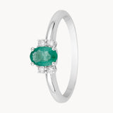 ANILLO ESMERALDA OVAL CON DIAMANTES EN LINEA