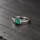 ANILLO ESMERALDA OVAL CON DIAMANTES EN LINEA