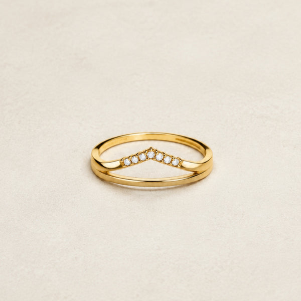 Double peak-shaped ring with cubic zirconia stones