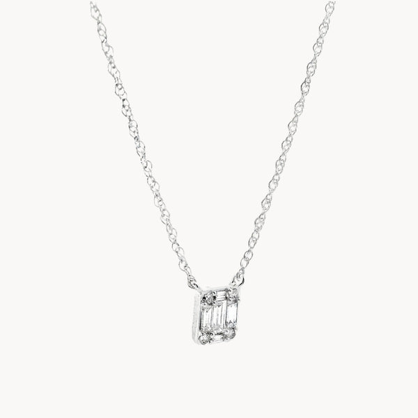 COLGANTE CON DIAMANTES STELA