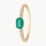 ANILLO ESMERALDA OVAL HORIZONTAL Y DIAMANTES