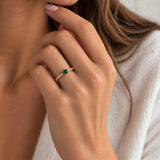 ANILLO ESMERALDA OVAL HORIZONTAL Y DIAMANTES