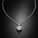 ANHÄNGER MIT KRALLENFASSUNG DIAMANT RHOMBUS 0,25 KARAT LICHTPUNKT