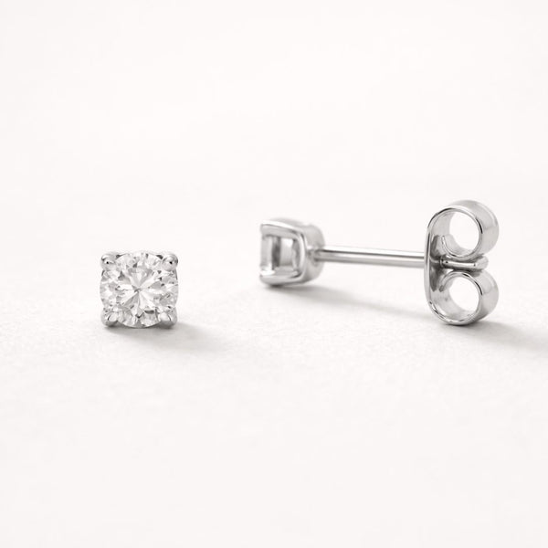 PENDIENTES CON DIAMANTE GARRAS 0.30 QUILATES PUNTO DE LUZ