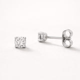 PENDIENTES CON DIAMANTE GARRAS 0.30 QUILATES PUNTO DE LUZ