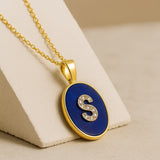 COLGANTE OVAL INICIAL CON DIAMANTES Y LAPISLAZULI