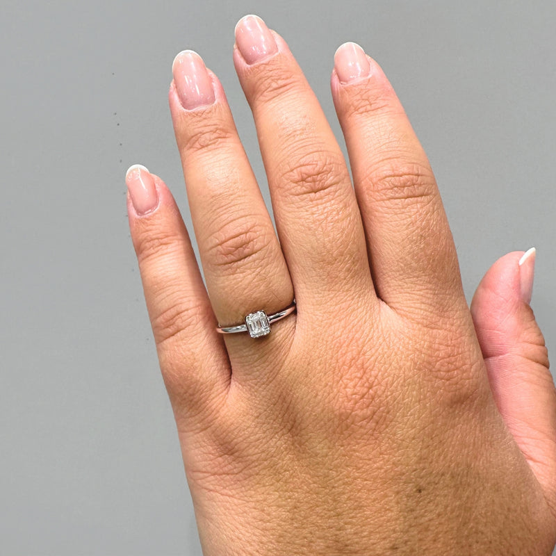 ANILLO CON DIAMANTES STELA