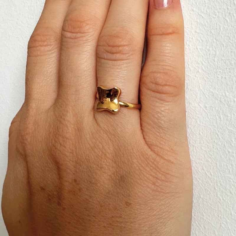 SQUARE GOLD RING