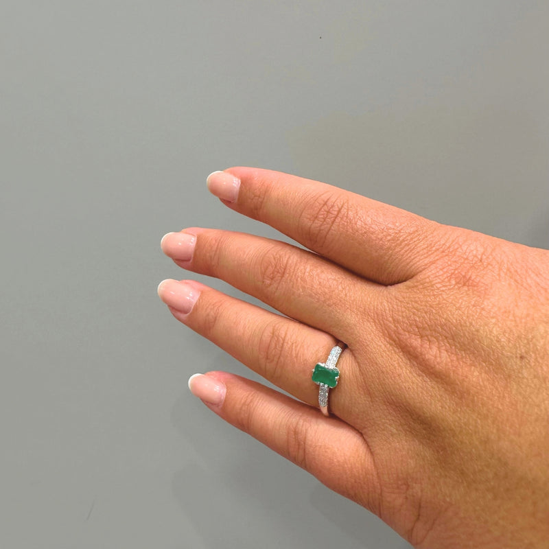 ANILLO ESMERALDA Y DIAMANTES ETNA