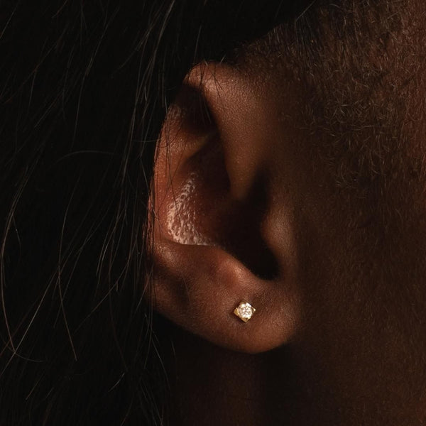 BRINCOS COM DIAMANTE GARRAS 0,32 QUILATES MICHELLE