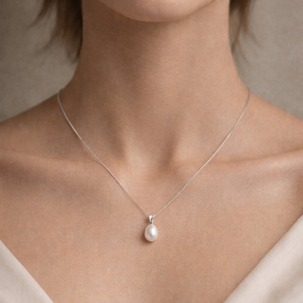 COLGANTE CON PERLA JAKI