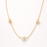 NECKLACE WITH PEARLS AND HAZEL BALLS