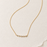 COLAR DE BARRA CURVA COM 5 DIAMANTES NATURAIS