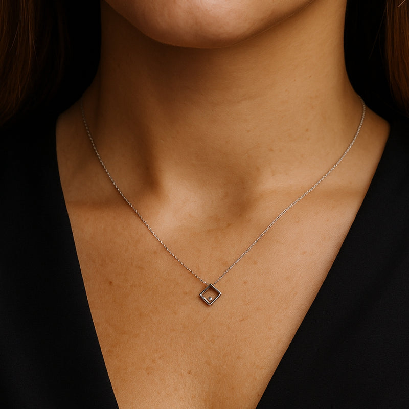 COLGANTE ROMBO CON DIAMANTE GAMELA