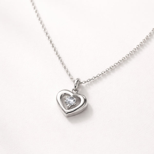 COLGANTE CORAZON CON DIAMANTE ZELINA