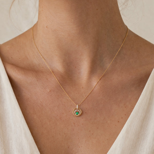 COLGANTE CIRCULO ESMERALDA Y DIAMANTES ZALI