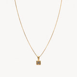 COLGANTE CUADRADO CON DIAMANTE MOLLIE