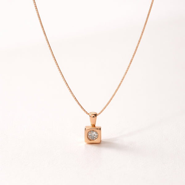 COLGANTE CUADRADO CON DIAMANTE MOLLIE