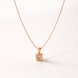 COLGANTE CUADRADO CON DIAMANTE MOLLIE