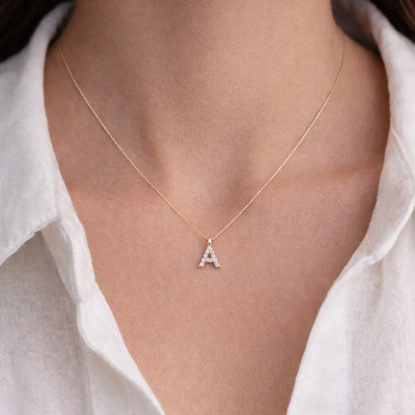 COLGANTE INICIAL CON DIAMANTES