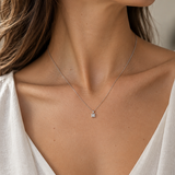 BRILLIANT-CUT DIAMOND PENDANT IN SQUARE SETTING