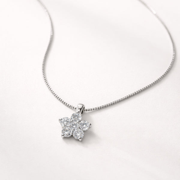 COLGANTE ESTRELLA CON DIAMANTES ODELIA