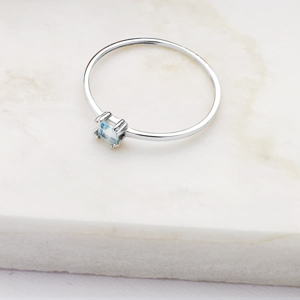 ANILLO CON AGUAMARINA FLORA