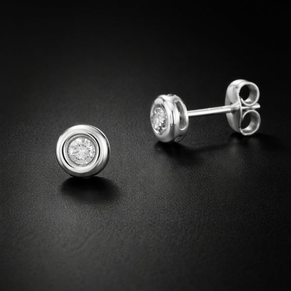 PENDIENTES CON DIAMANTE CHATON 0.30 QUILATES PUNTO DE LUZ