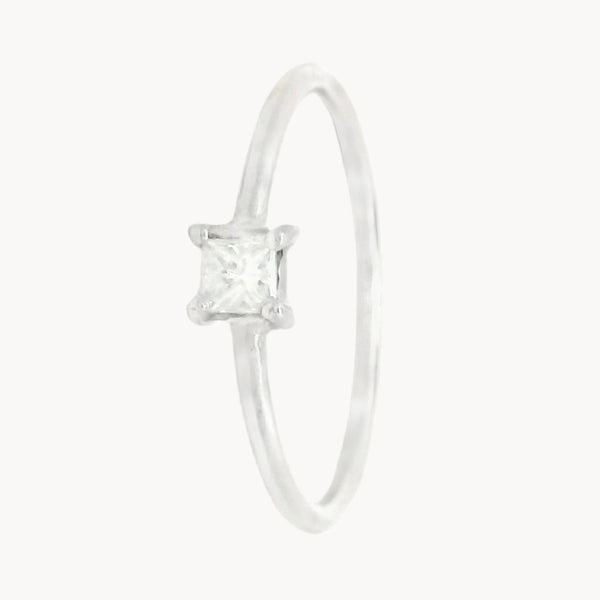 ANILLO SOLITARIO CUATRO GARRAS CON DIAMANTE TALLA PRINCESA 0.13 QUILATES ELIANA