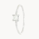 ANILLO SOLITARIO CUATRO GARRAS CON DIAMANTE TALLA PRINCESA 0.13 QUILATES ELIANA