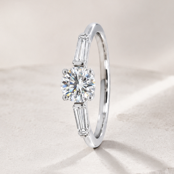 ANILLO DIAMANTE CENTRAL Y TRAPECIO II