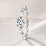 ANILLO DIAMANTE CENTRAL Y TRAPECIO II